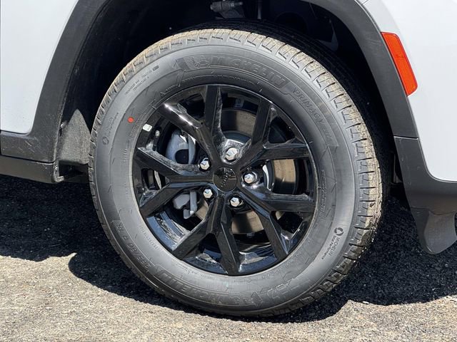 New 2026 Jeep Grand Cherokee Laredo image 7