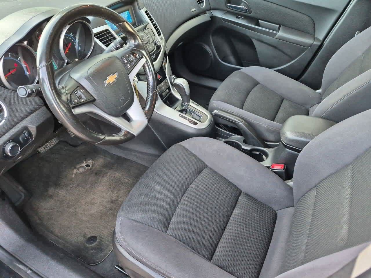 Used 2014 Chevrolet Cruze LT FWD image 2