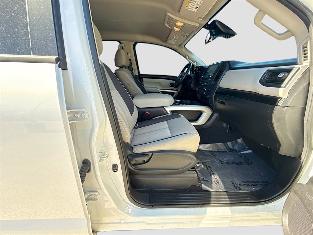 Used 2024 Nissan Titan SV w/ SV Convenience Package image 27