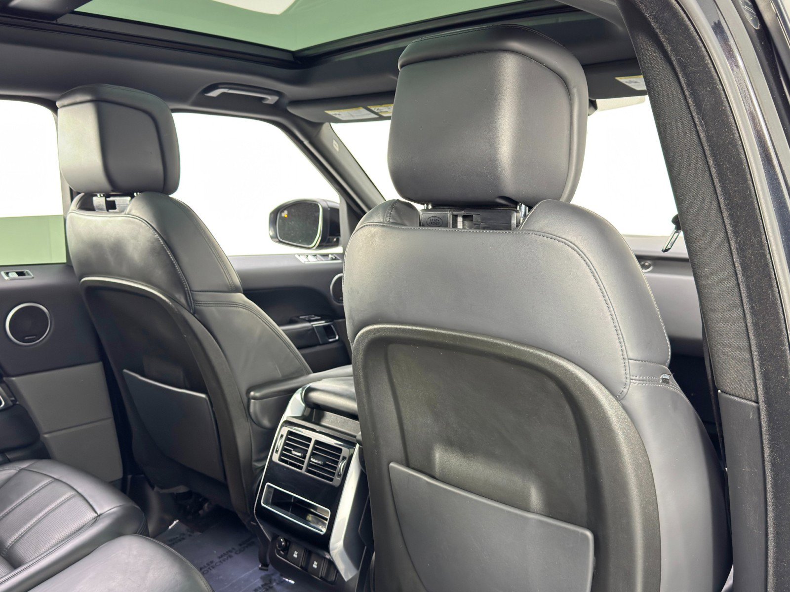 Used 2018 Land Rover Range Rover Sport HSE image 39