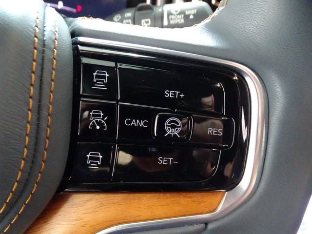 Certified 2022 Jeep Grand Wagoneer Series III AWD/4WD image 8