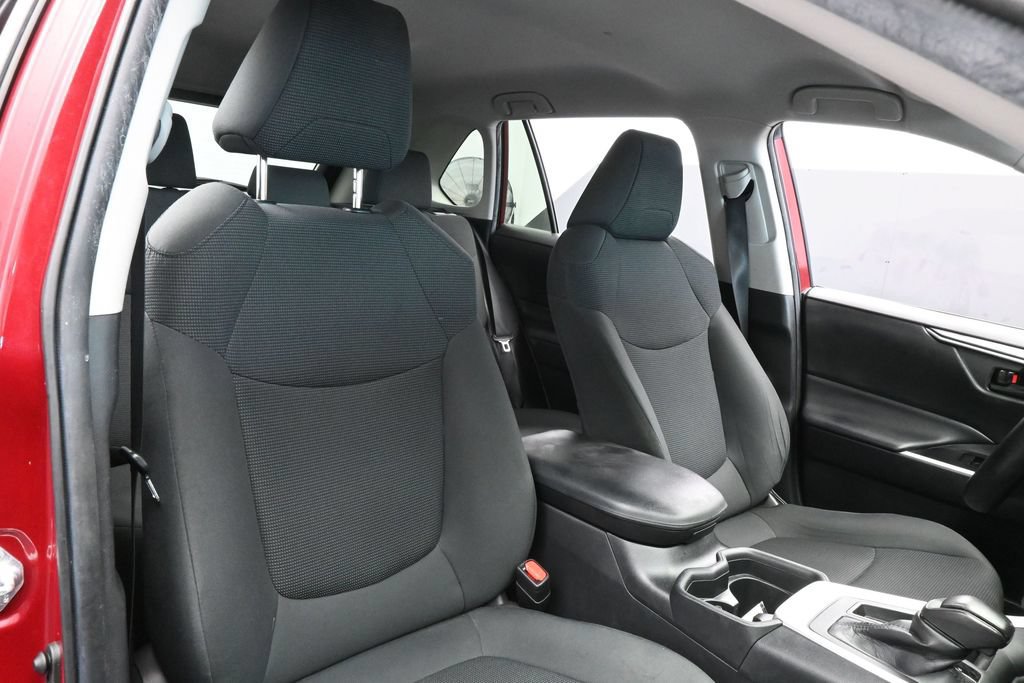 Used 2021 Toyota RAV4 LE FWD image 37