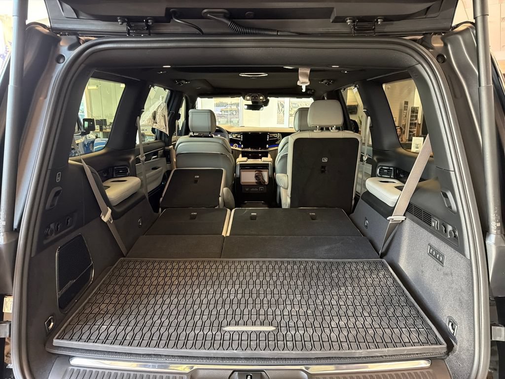 New 2026 Jeep Grand Wagoneer Summit w/ Premium Group III AWD/4WD image 39