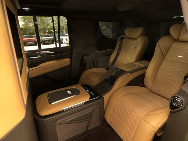 New 2024 Cadillac Escalade ESV Sport w/ LPO, ONYX Package image 13