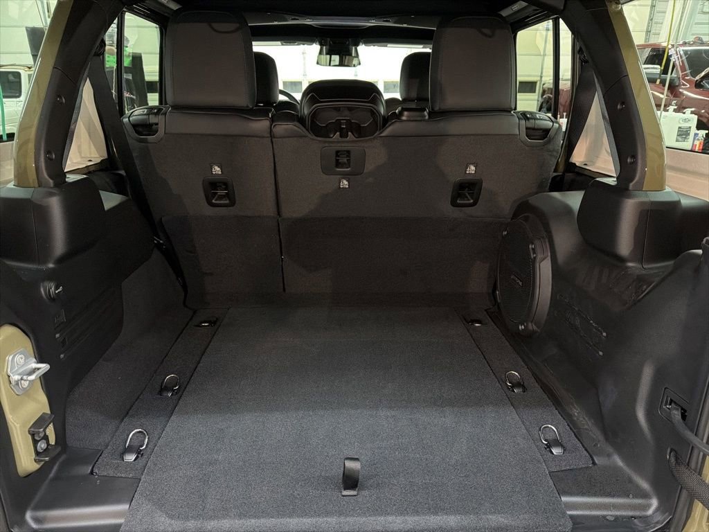 New 2026 Jeep Wrangler Unlimited Sahara AWD/4WD image 15