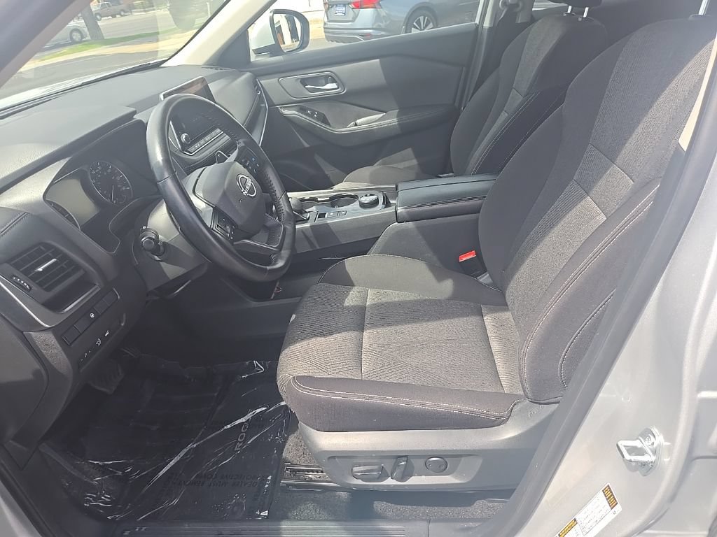 Used 2025 Nissan Rogue SV AWD/4WD image 12
