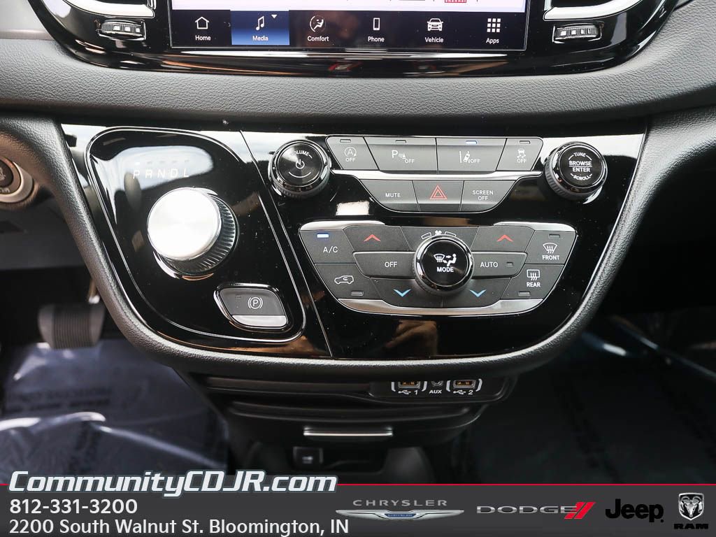 New 2025 Chrysler Voyager LX FWD image 17