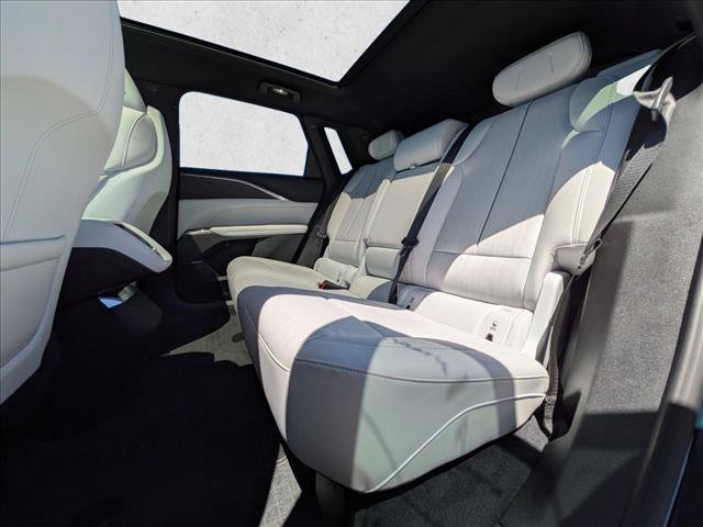 Used 2024 Cadillac Lyriq Luxury AWD/4WD image 19