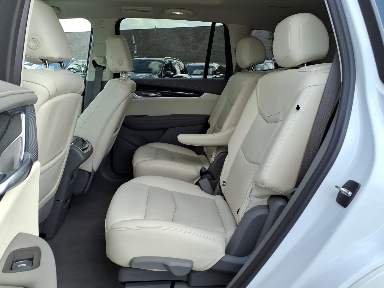 Used 2023 Cadillac XT6 Premium Luxury image 25