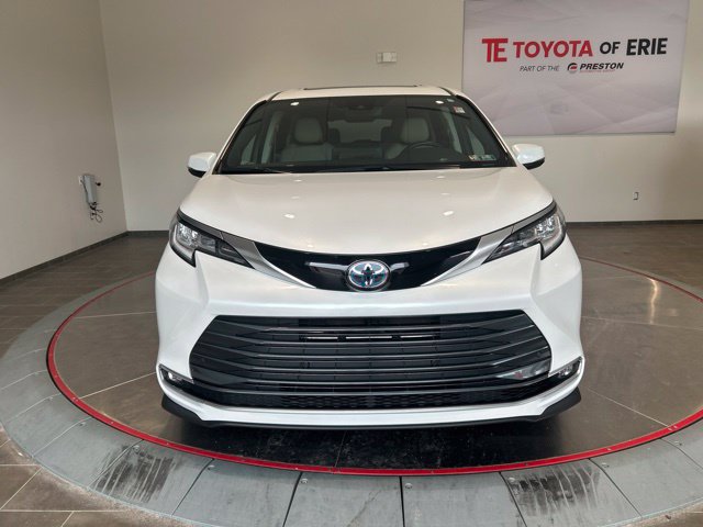 Certified 2024 Toyota Sienna Limited AWD/4WD image 2
