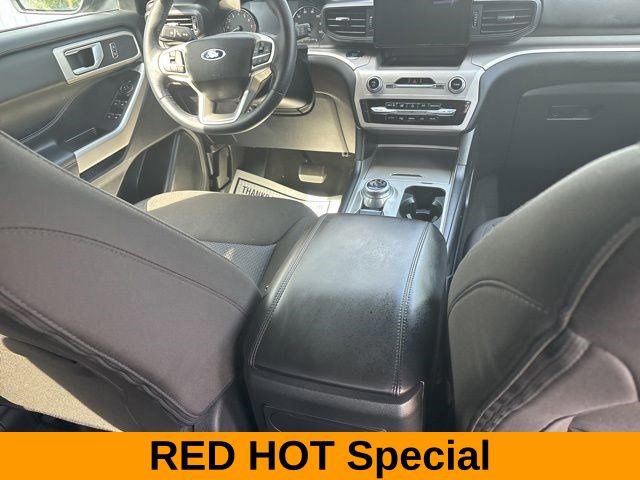 Used 2023 Ford Explorer XLT image 40