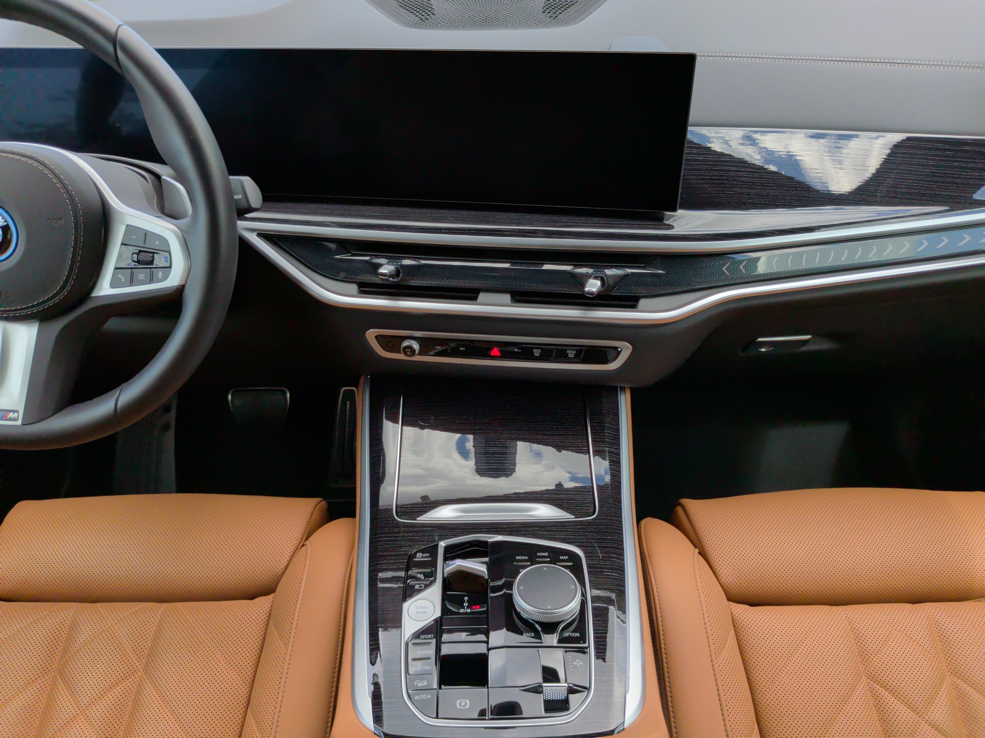 Certified 2025 BMW X5 xDrive50e w/ M Sport Package image 35