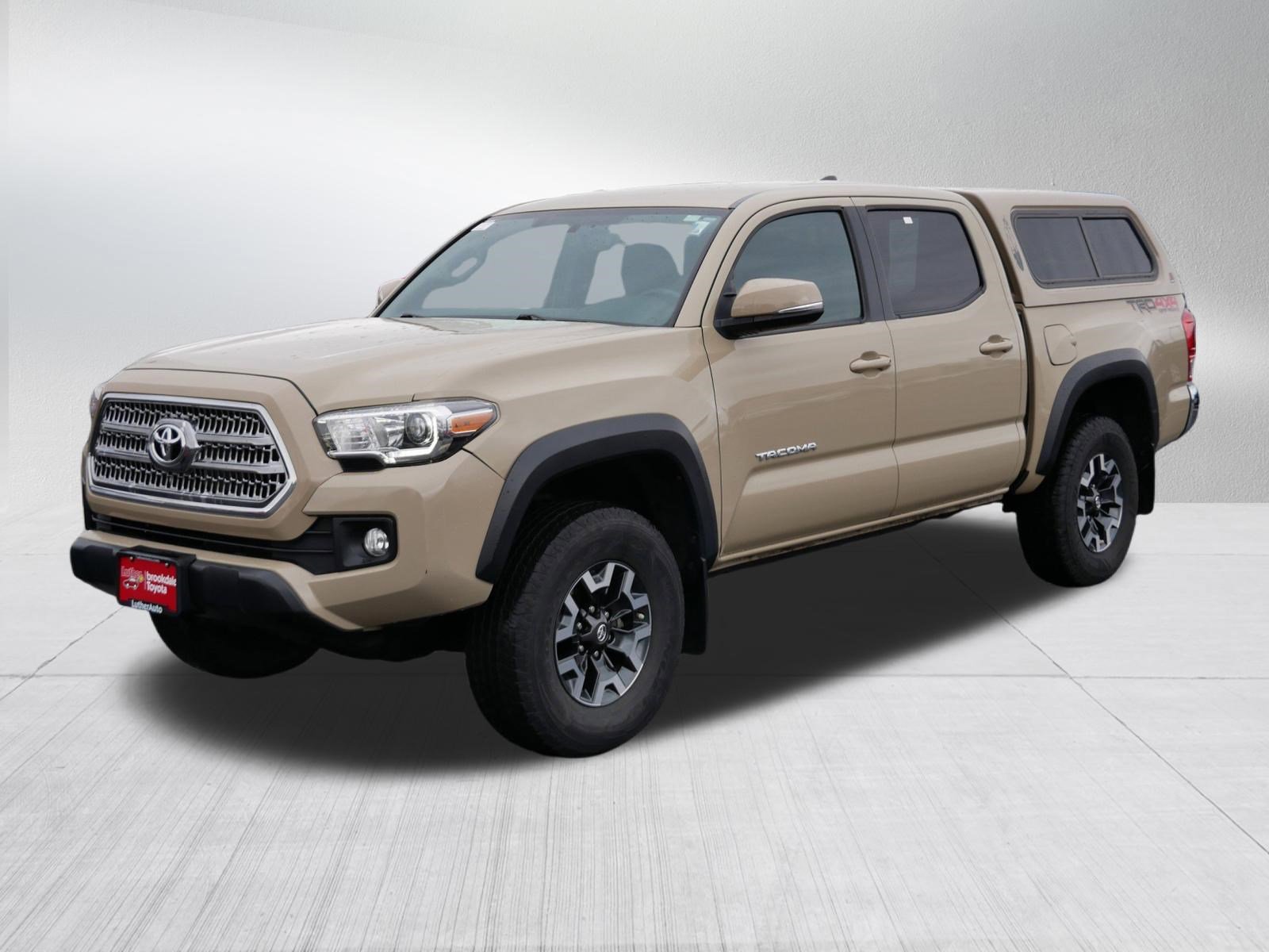 Used 2017 Toyota Tacoma TRD Off-Road w/ Tow Package (A/T) image 3