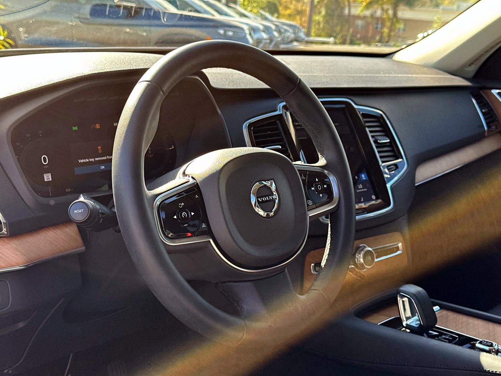 Certified 2024 Volvo XC90 T8 Plus w/ Protection Package Premier image 28