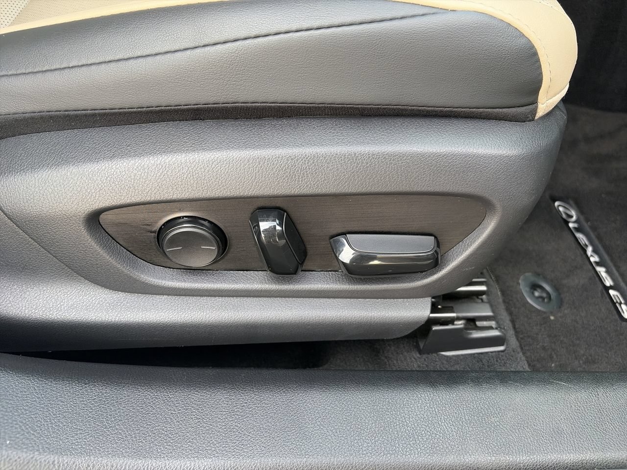 Used 2019 Lexus ES 350 w/ Premium Package FWD image 35