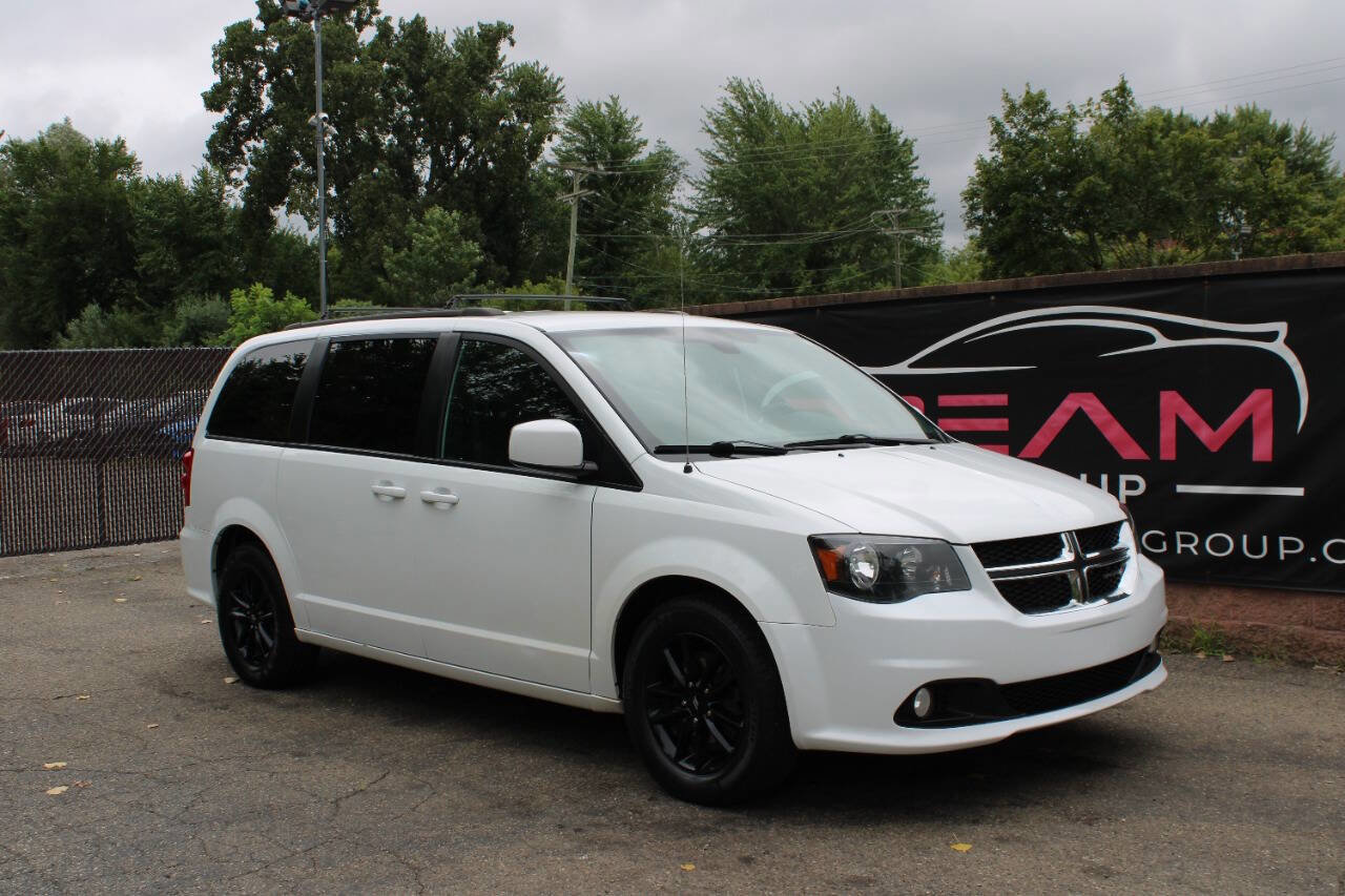 Used 2020 Dodge Grand Caravan SE image 4