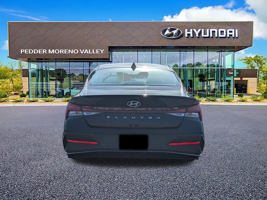 Certified 2025 Hyundai Elantra Sport image 4