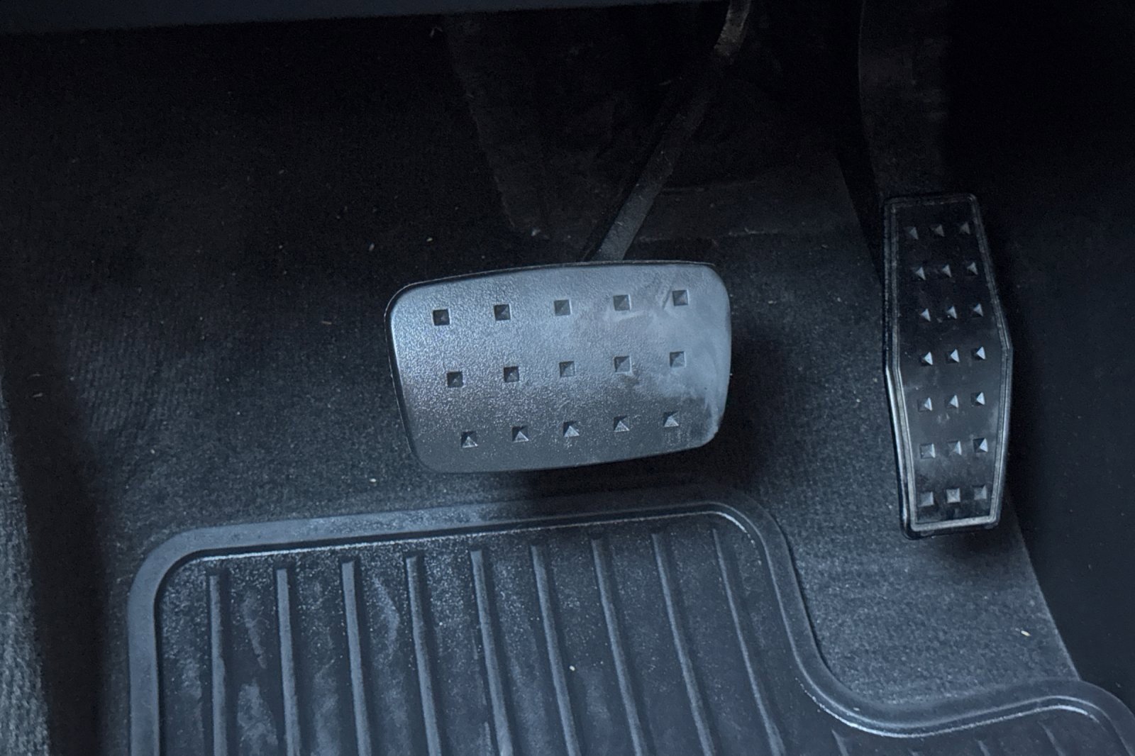 Used 2020 Chevrolet Traverse LT w/ LPO, Blackout Package image 46