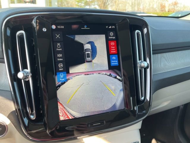 Used 2024 Volvo XC40 B5 Plus w/ Protection Package Premier image 22