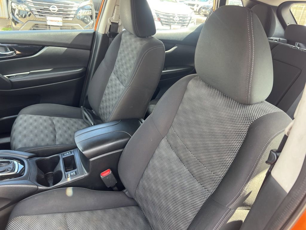 Used 2017 Nissan Rogue Sport SV w/ SV All-Weather Package AWD/4WD image 5