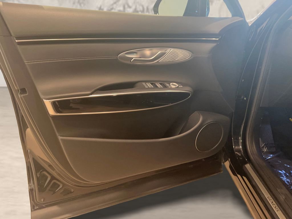 Used 2025 Genesis GV70 2.5T image 11