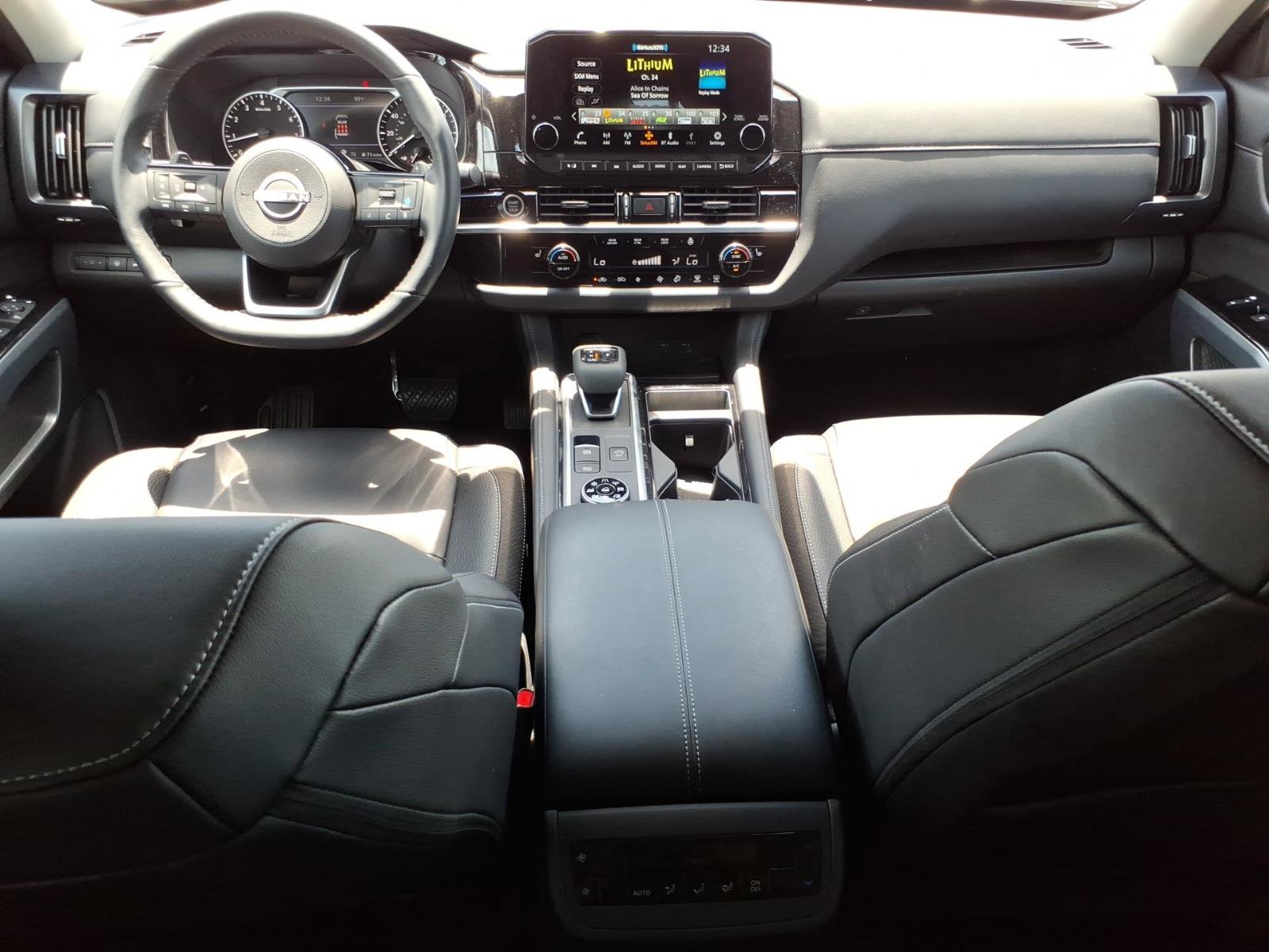Used 2024 Nissan Pathfinder SL AWD/4WD image 10
