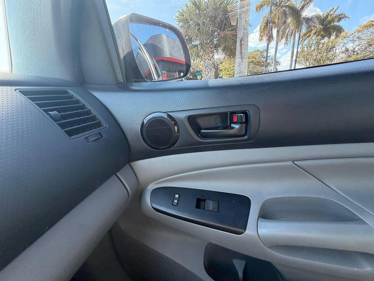 Used 2015 Toyota Tacoma PreRunner w/ Convenience Package image 12