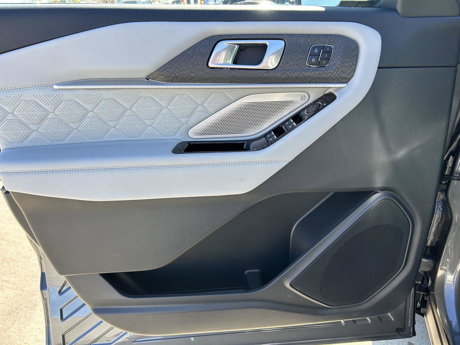 New 2026 Ford Explorer Platinum w/ LUX Leather Package image 17