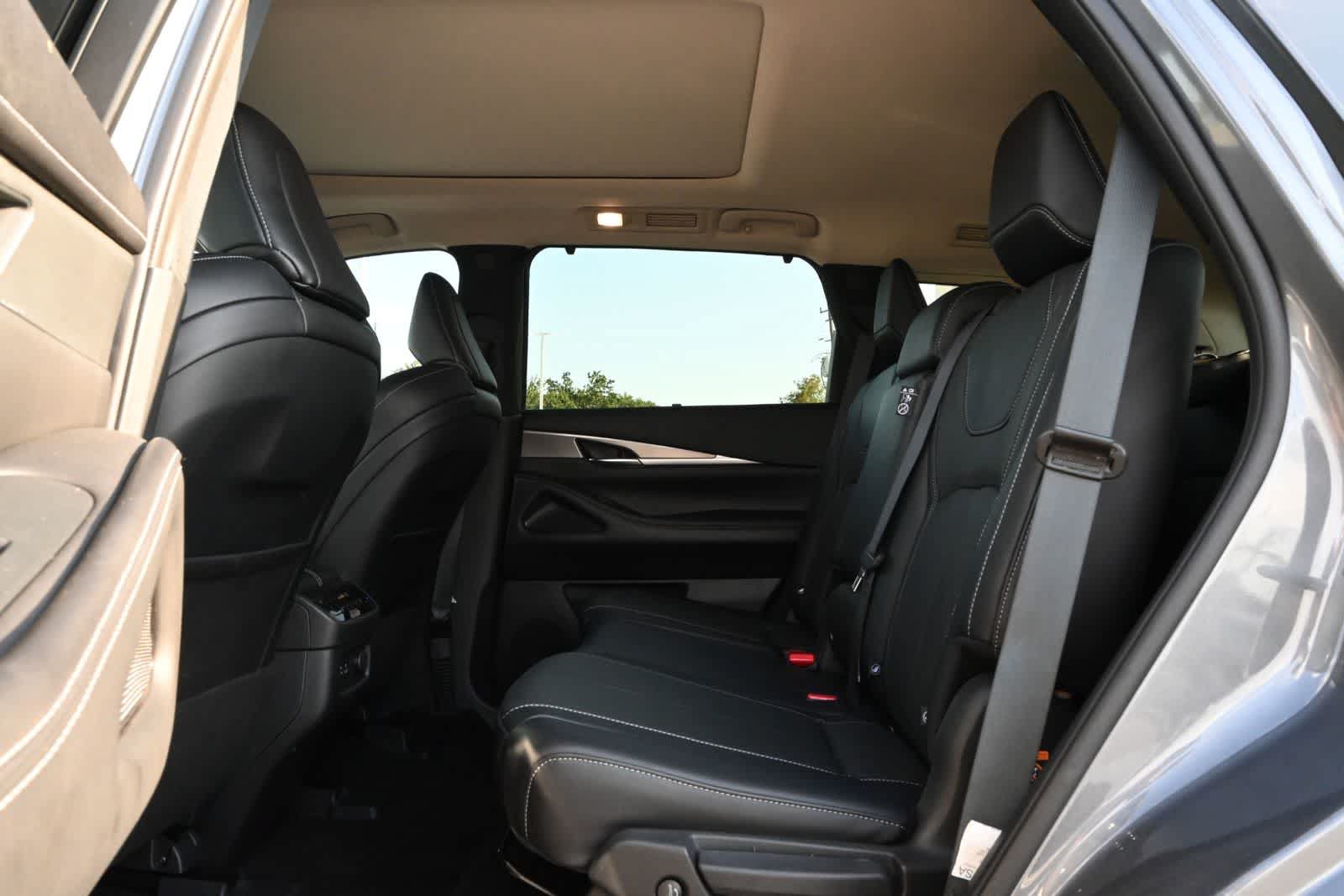 Certified 2023 INFINITI QX60 Luxe w/ Cargo Package AWD/4WD image 17
