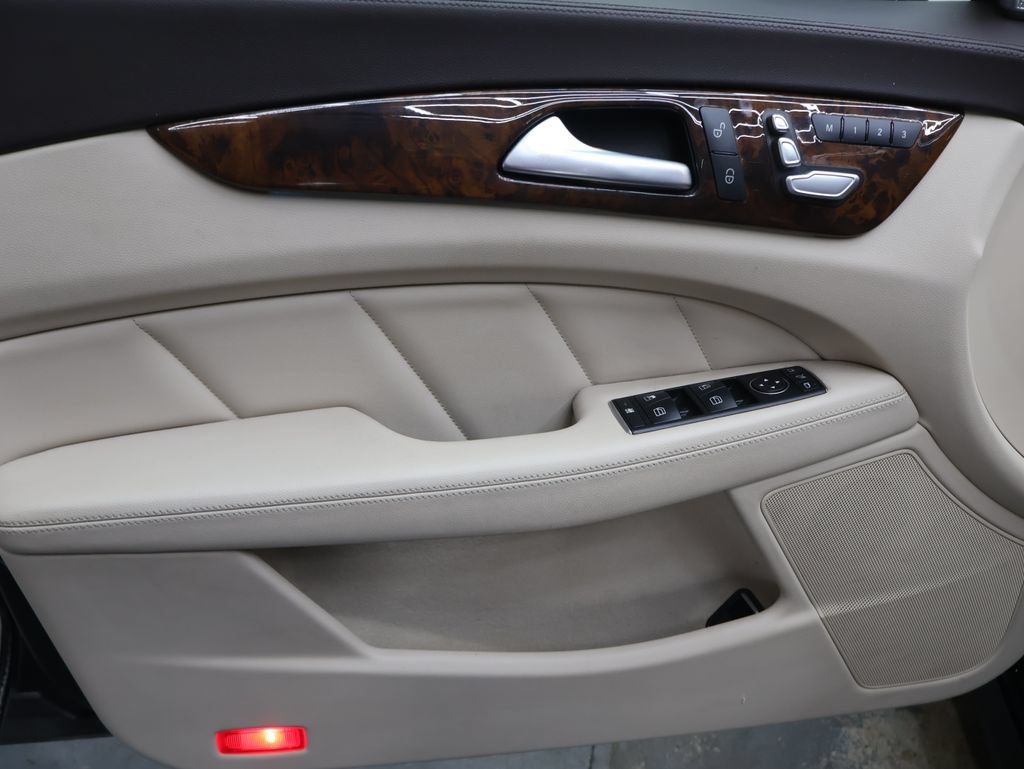 Used 2015 Mercedes-Benz CLS 550 4MATIC w/ Premium Package image 15