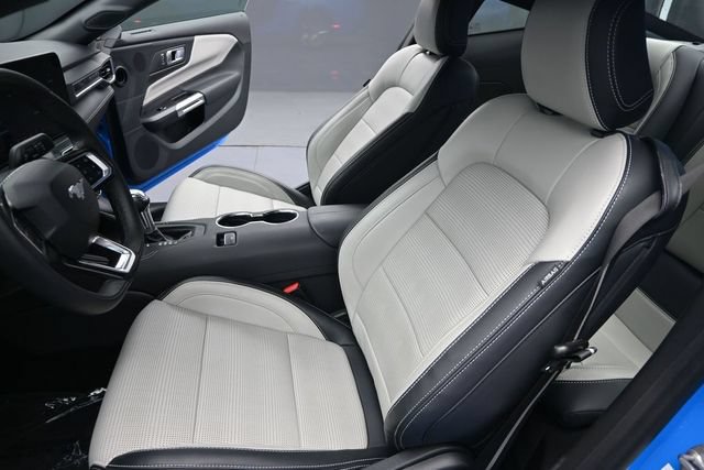 Used 2025 Ford Mustang Premium RWD image 18