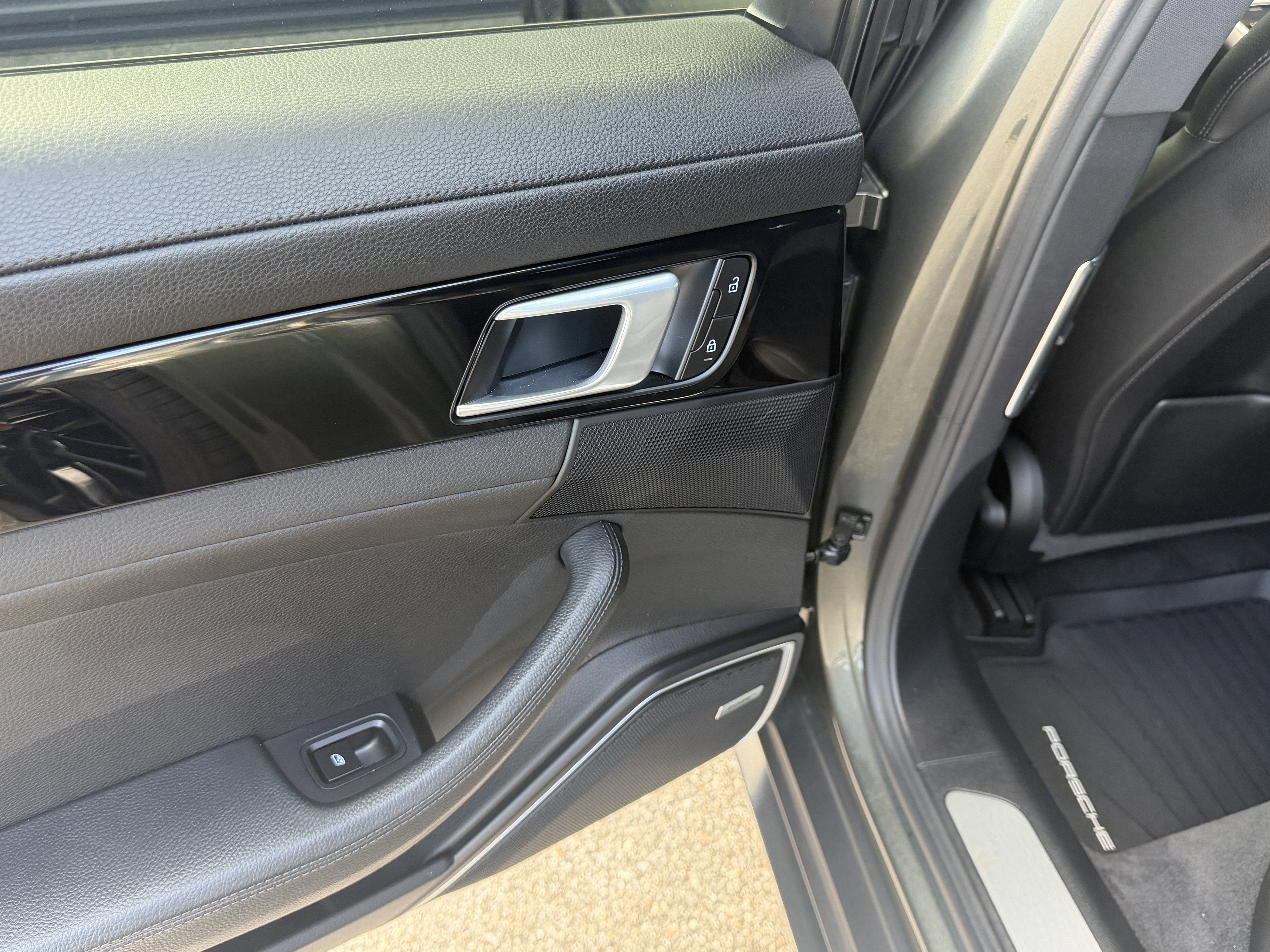 Certified 2022 Porsche Panamera 4S image 23