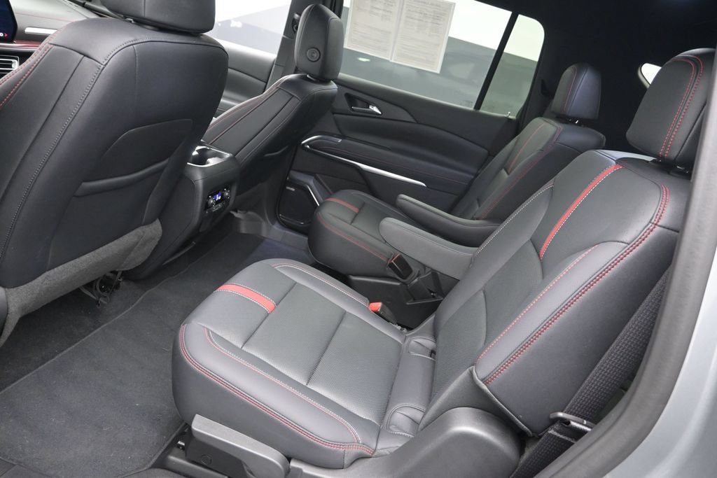 Used 2024 Chevrolet Traverse RS FWD image 18