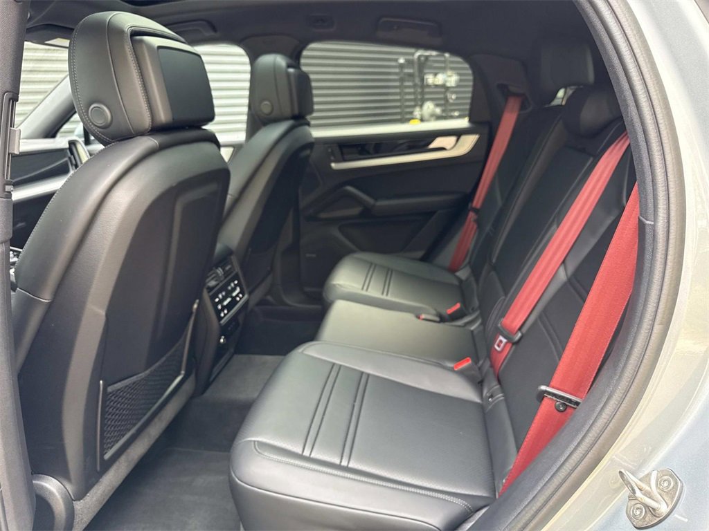 Used 2025 Porsche Cayenne S image 9
