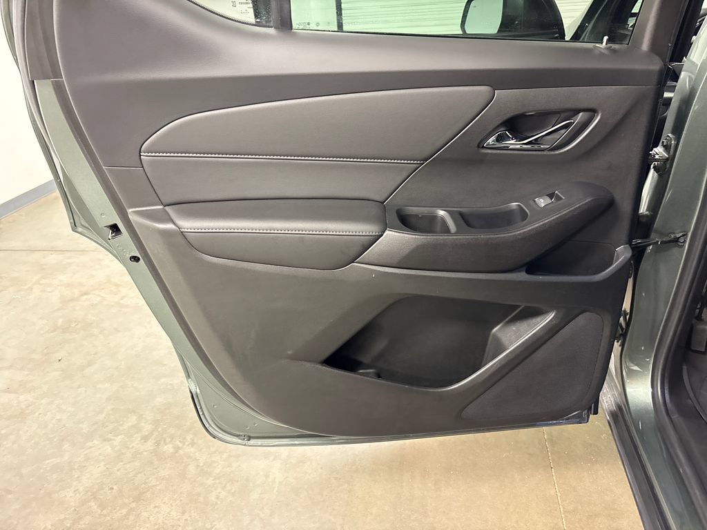 Used 2022 Chevrolet Traverse LT FWD image 28