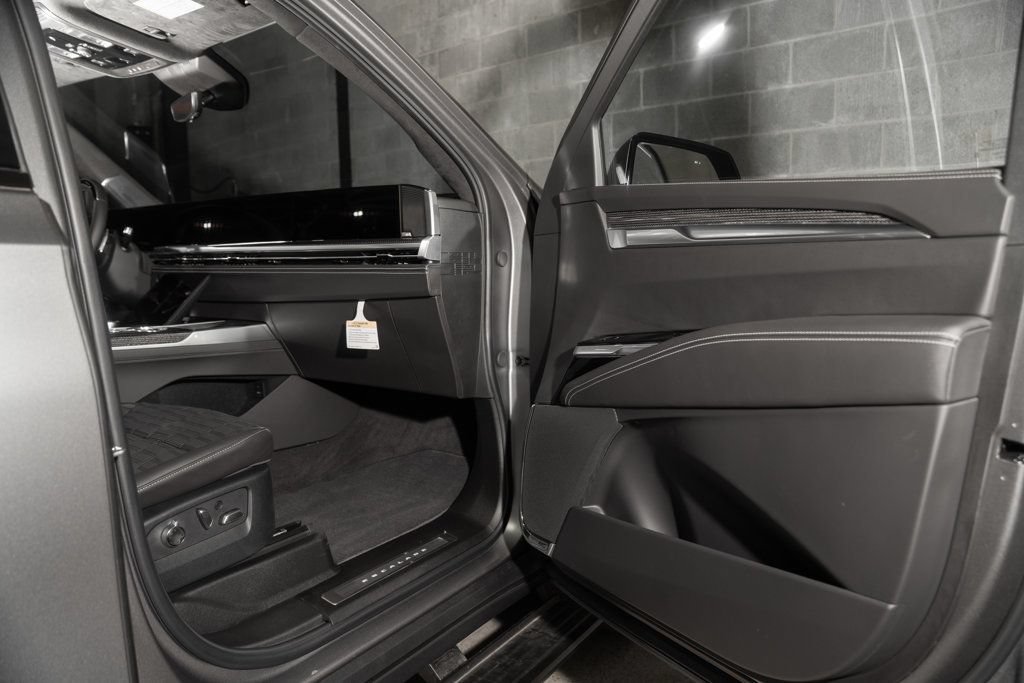 Used 2026 Cadillac Escalade V AWD/4WD image 33
