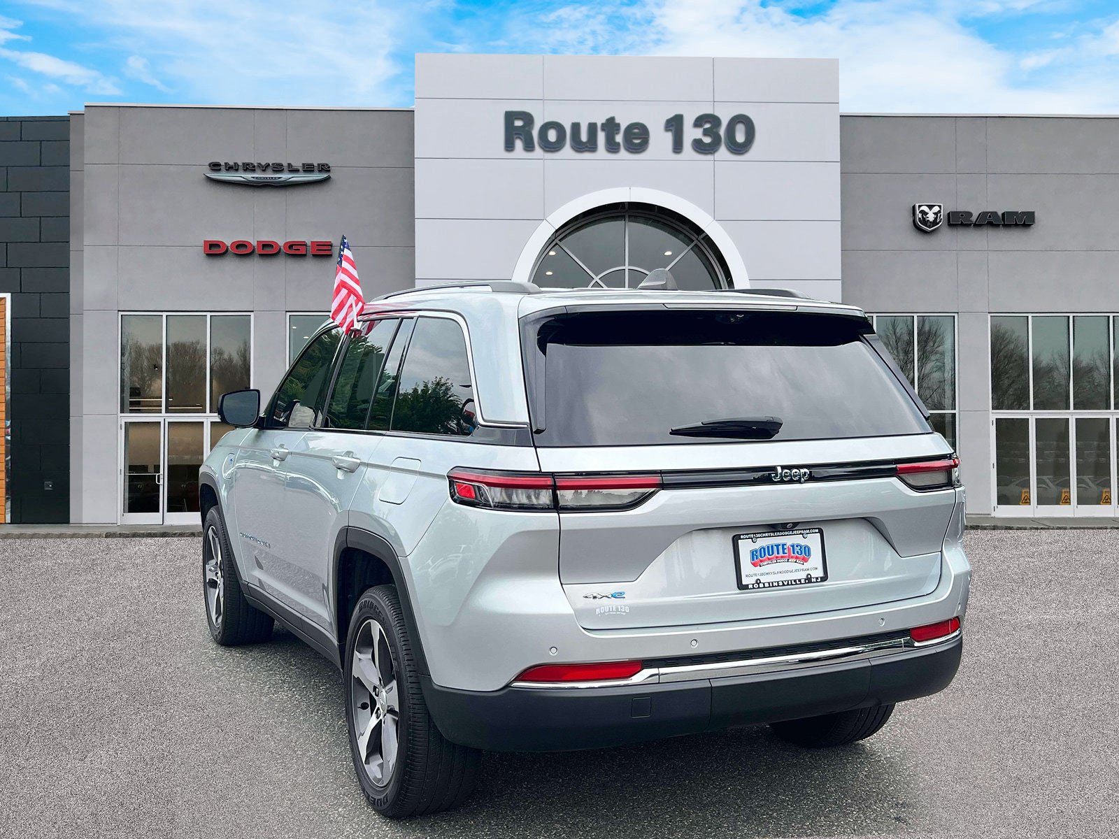 Used 2023 Jeep Grand Cherokee 4WD 4xe w/ Luxury Tech Group II image 3