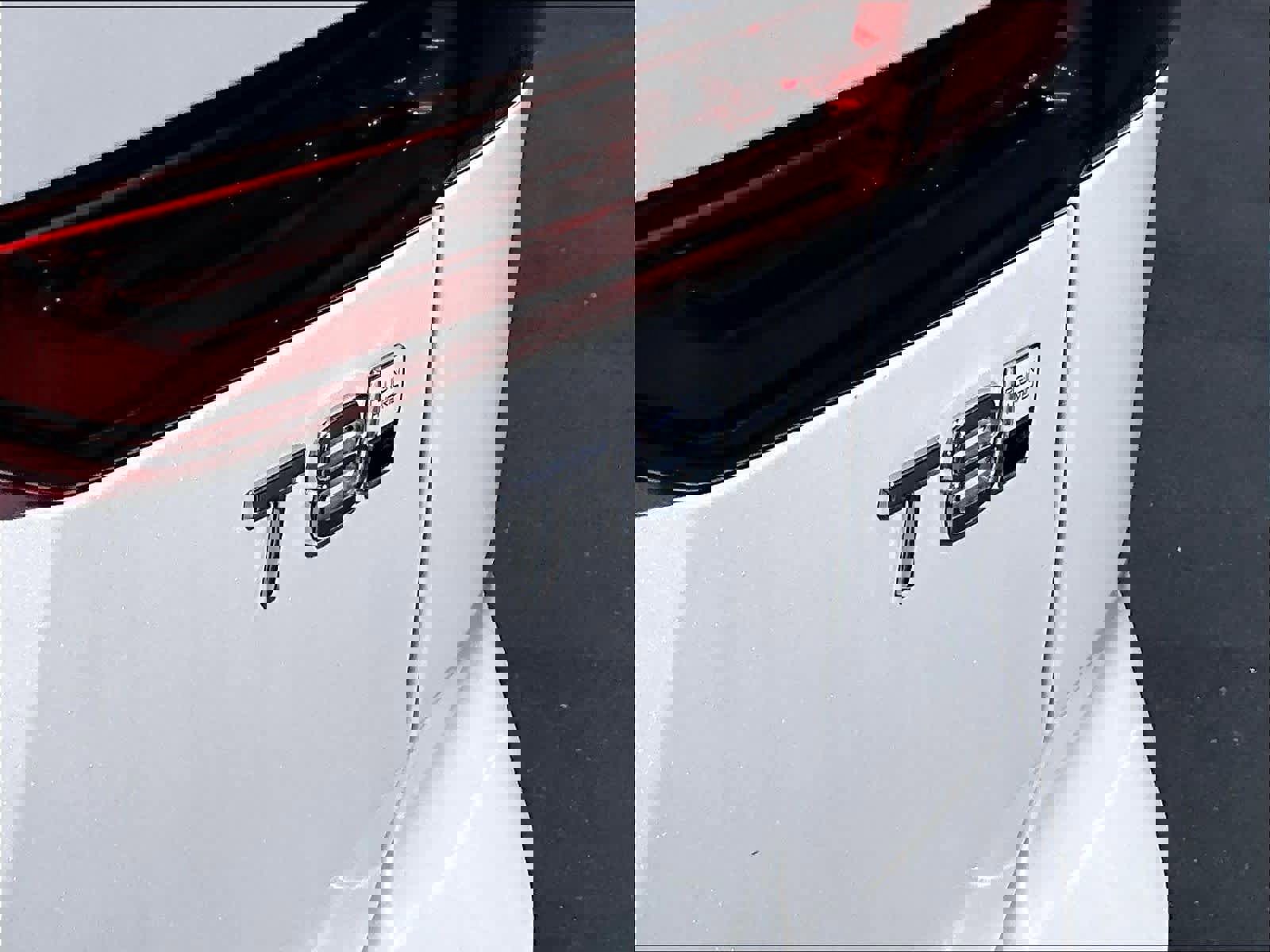 Used 2025 Volvo XC60 T8 Plus w/ Protection Package Premier image 9