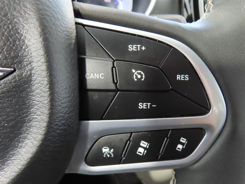 Used 2024 Chrysler Pacifica Touring-L FWD image 21