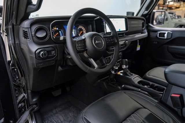 Used 2025 Jeep Gladiator Rubicon w/ Safety Group AWD/4WD image 14