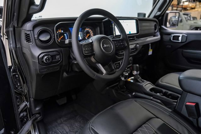 Used 2025 Jeep Gladiator Rubicon w/ Safety Group AWD/4WD image 14