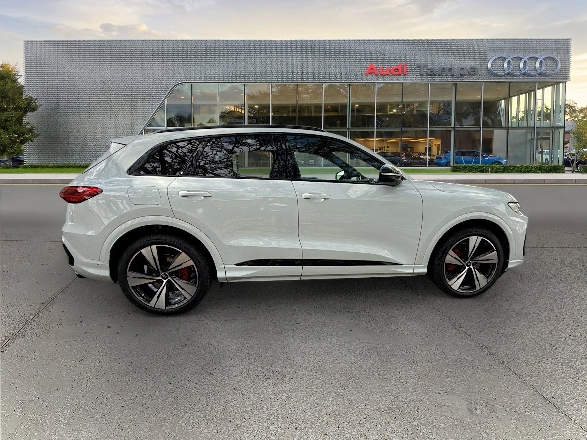 New 2025 Audi SQ5 Premium Plus image 2