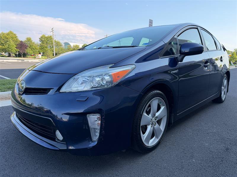 Used 2015 Toyota Prius Five w/ Advanced Technology Package FWD image 2