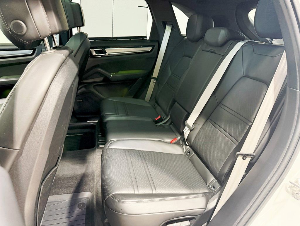 Used 2022 Porsche Cayenne Platinum Edition image 38