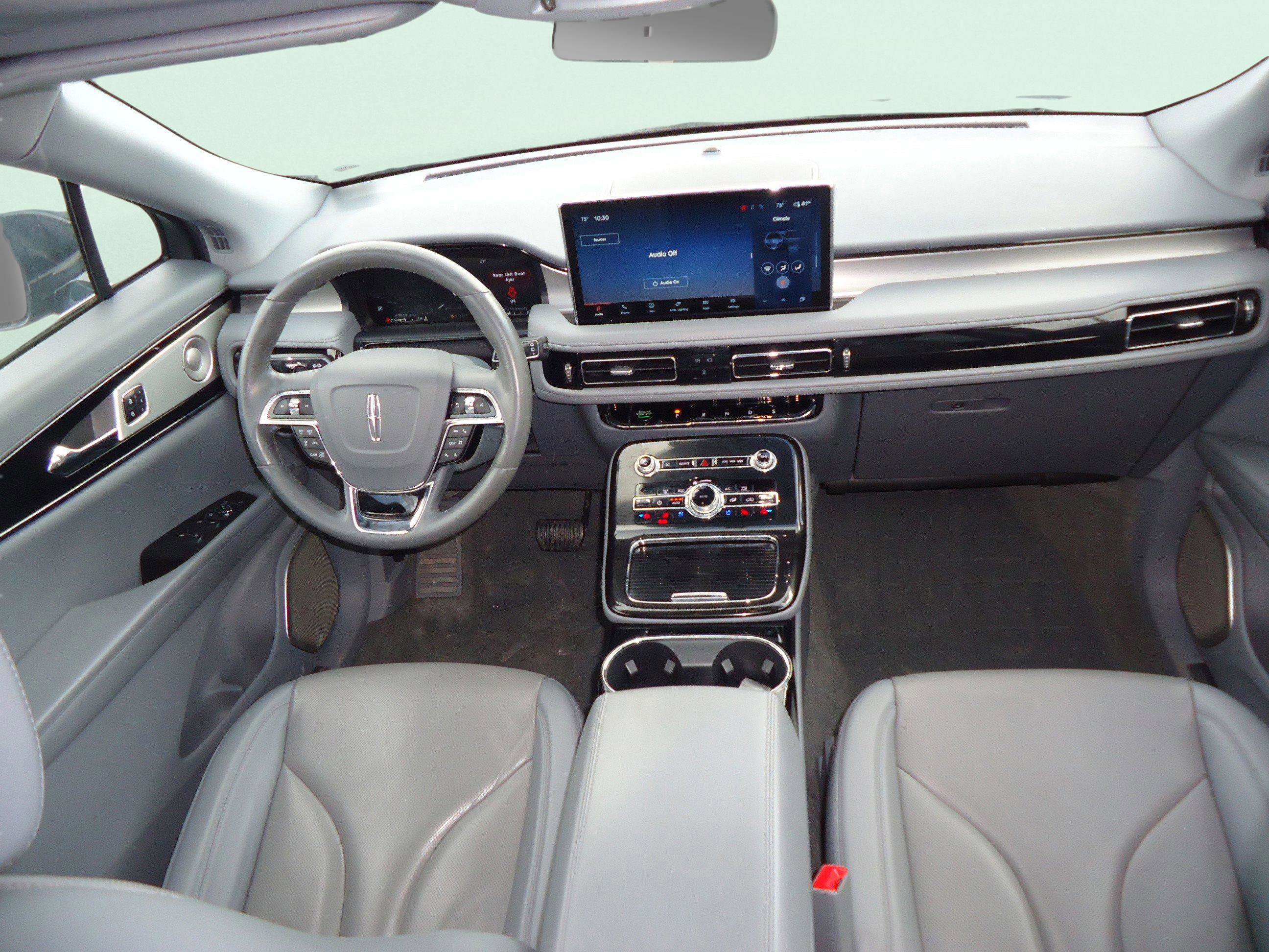 Used 2023 Lincoln Nautilus Reserve w/ Equipment Group 202A image 10