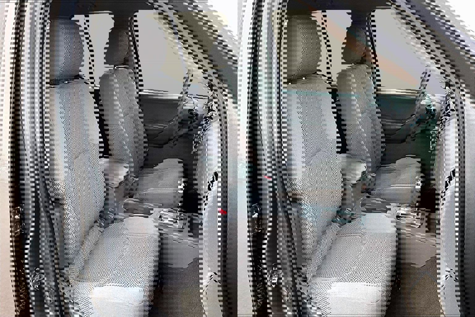 Used 2008 Nissan Frontier SE w/ SE Value Truck Pkg image 6