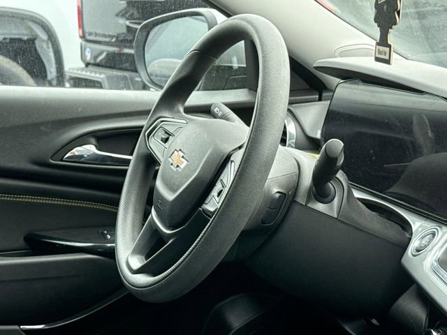 Used 2025 Chevrolet Trax LT w/ Sunroof Package FWD image 13