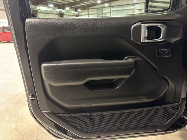 Used 2025 Jeep Wrangler Sport image 13