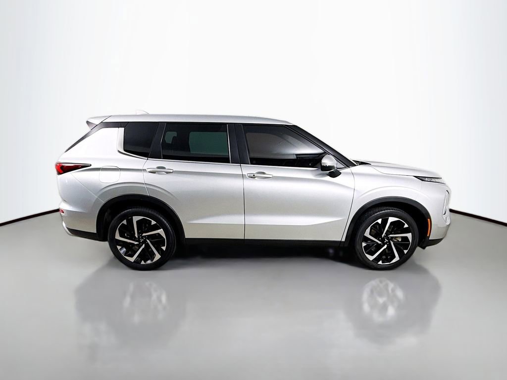 Used 2023 Mitsubishi Outlander SE FWD image 8