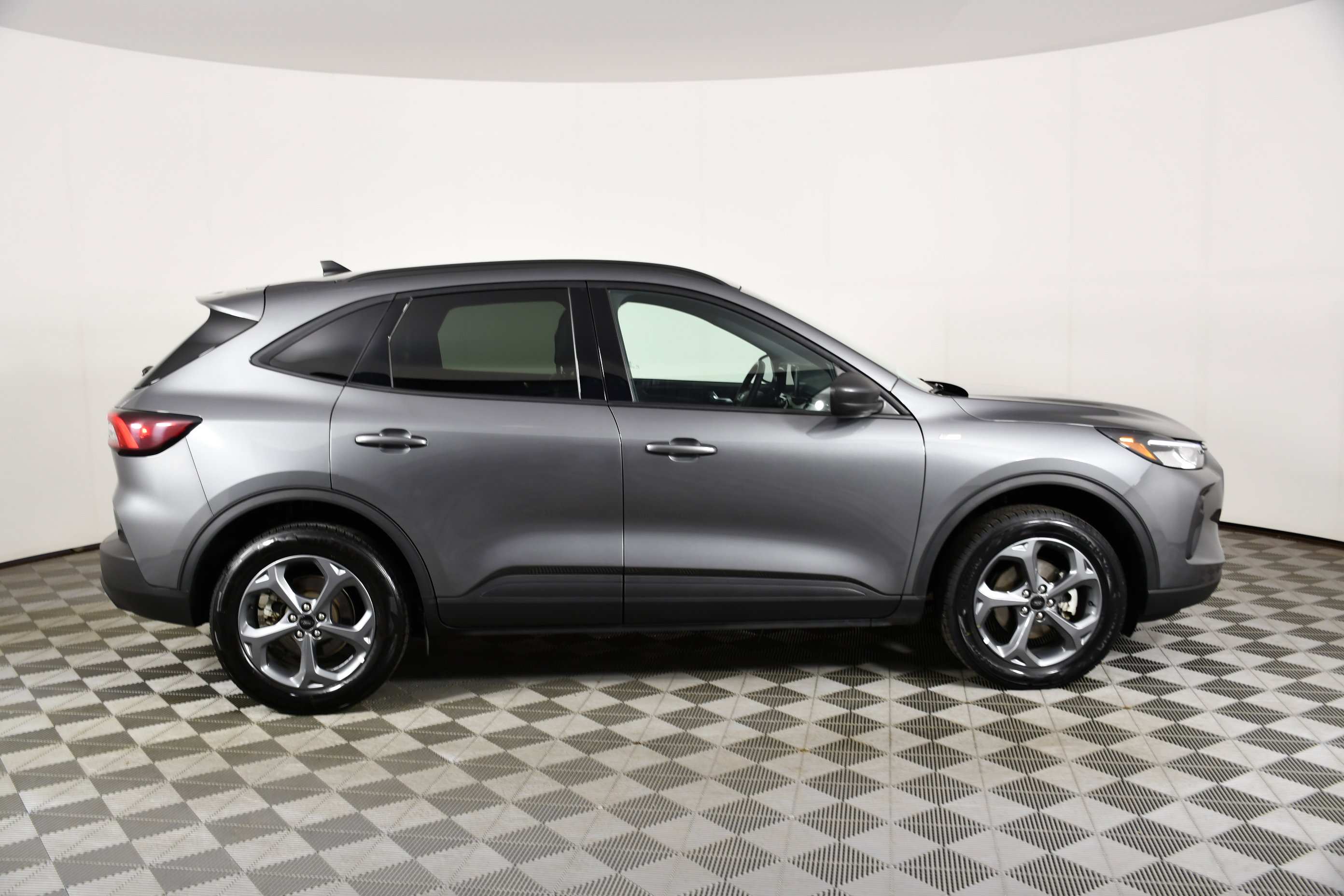 Used 2025 Ford Escape ST-Line image 5